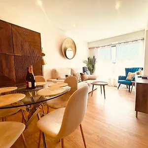 Bahia Luxurious Apartment, 3 Double Rooms, Free Parking, Terrace, Brand New Apartamento